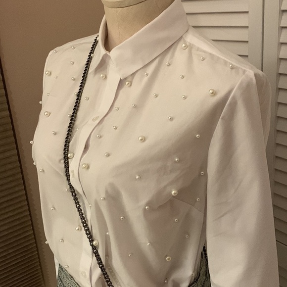 CHARTER Club size M, white button down shirt, cotton and polyester mix. - Picture 6 of 17